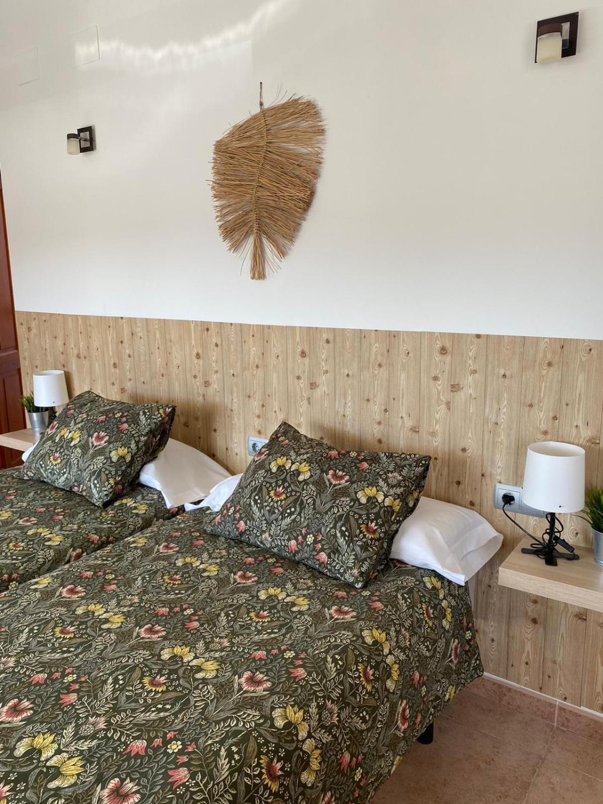 Hostal Espai Mediterrani La Pobla de Vallbona Esterno foto